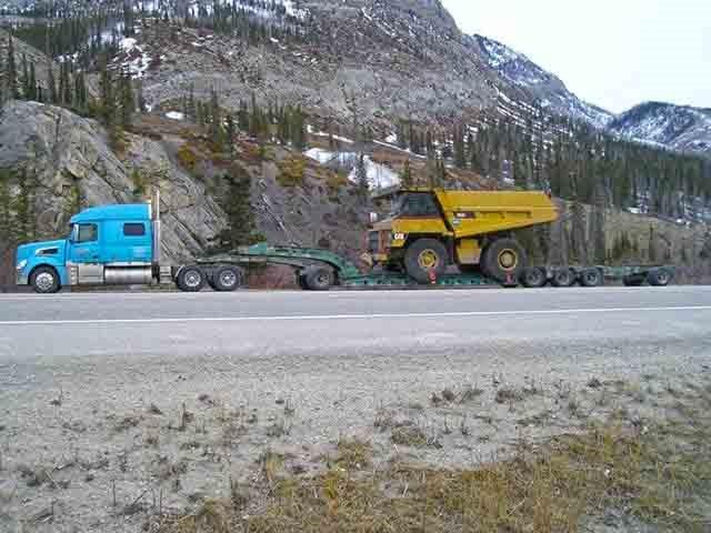 caterpillar-rock-truck-equipment-transport